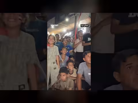 فلسطينيون في غزة يحتفلون بفوز مصر