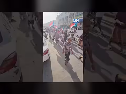 حشود المكلا ترفض الوصاية