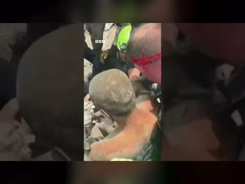 إنقاذ أب وابنه بعد أربعة أيام تحت الأنقاض في فنزويلا