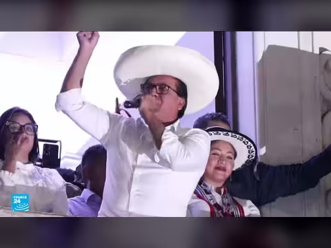 البيرو على حافة التوتر: سباق انتخابي محتدم