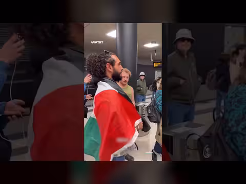 شاب يستعيد علم فلسطين من شرطي في برلين