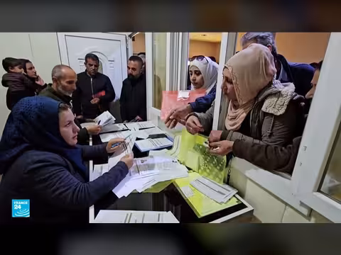 سوريون أكراد يتدفقون للحصول على الجنسية السورية