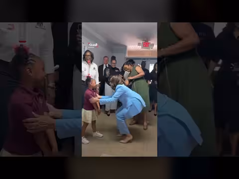 كامالا هاريس تحتفل بعيد التحرير مع الأطفال
