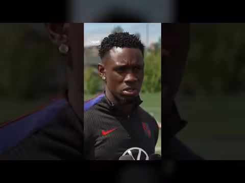 الفيفا يعلق عقوبة لاعب أميركي بعد بطاقة حمراء في كأس العالم