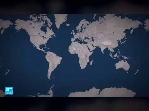 الجزائر تعيد سفيرها إلى مالي وتفتح أجواء ها