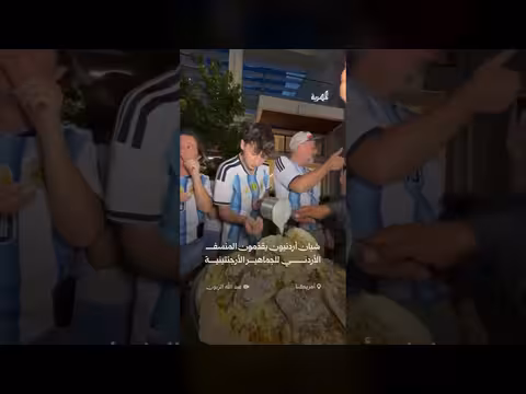 شبان أردنيون يقدمون المنسف الأردني في الأرجنتين