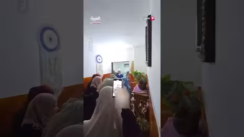 إطلاق أسير فلسطيني في صفقة تبادل واستقباله من قبل عائلته