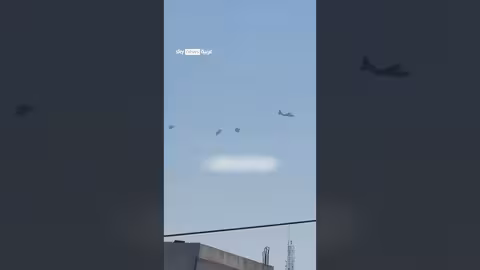 إنزال جوي للمساعدات الأردنية الإماراتية في قطاع غزة