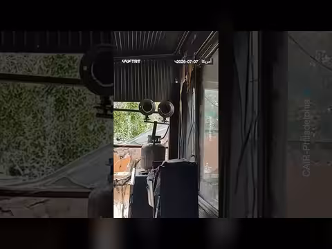رجل مقنّع يلقي حقيبة على مسجد في فيلادلفيا