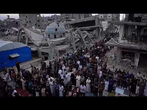 الفلستينيون يحيون عيد الأضحى وسط دمار غزة