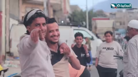 اجتمعوا عليه واتهموه بإختطاف ابنه وكانت ردة فعله؟ ! مقالب، ورطه على الماشي