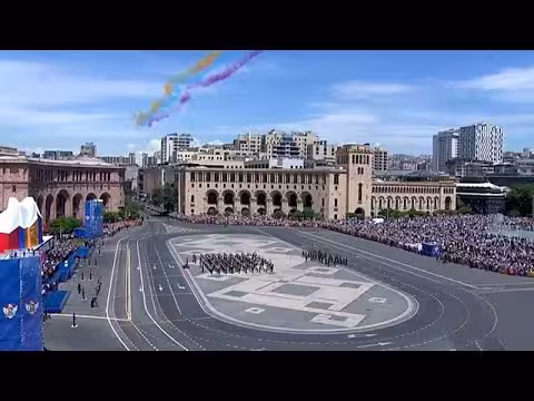 أرمينيا تنظم عرضاً عسكرياً في يوم الجمهورية