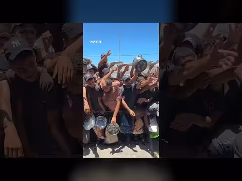 مأساة الجوع في غزة: نازحون يتجمعون للحصول على المعونات
