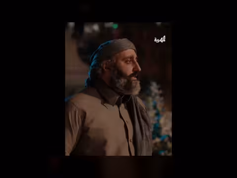 مشهد من مسلسل: حوار متوتر بين شخصيات حول مطاردة فتاة