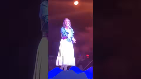 ماريا قحطان تغني للكبير ابوبكر سالم في مهرجان البلده