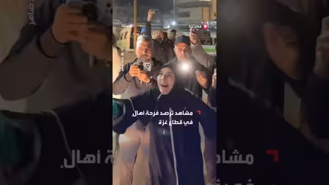 فلسطينية تستقبل والدتها عبر معبر رفح