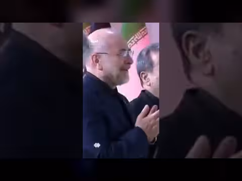 بكاء رئيس البرلمان الإيراني في جنازة المرشد السابق