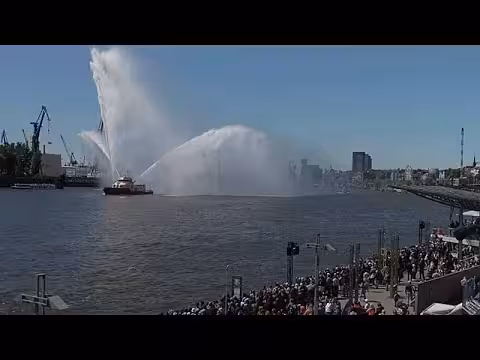 مئات السفن تحتفل بالذكرى 837 لتأسيس ميناء هامبورغ