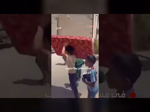 فلسطينيون ينقلون أمتعتهم قبل هدم منازلهم في مسافر يطا