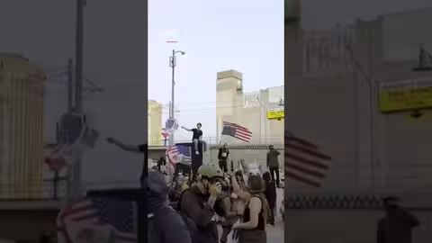 متظاهرون يغلقون مدخل مركز احتجاز فيدرالي في لوس أنجلوس