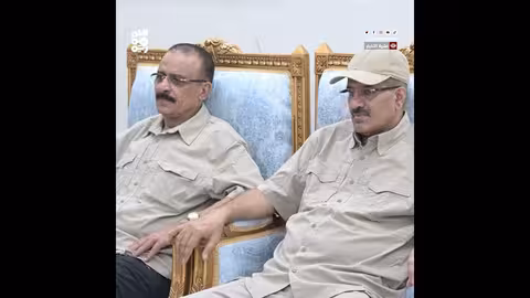 طارق صالح يناقش تطوير التعليم في جامعة تعز