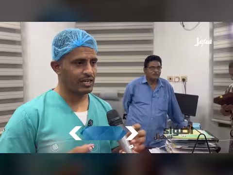 طبيب في شبوة يعالج 100 طفل مجاناً