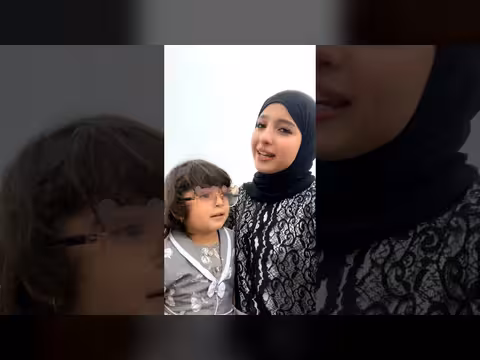 ماريا قحطان مع طفلة صغيرة في أغنية العيد
