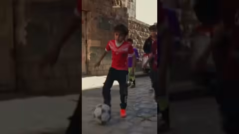 الأغنية الرسمية لكأس العالم ارحبوا باليمني الحضرمي والصنعاني والعدني شاهد العمل كامل على القناة