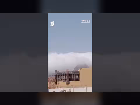 غيوم تحتضن جبال عدن