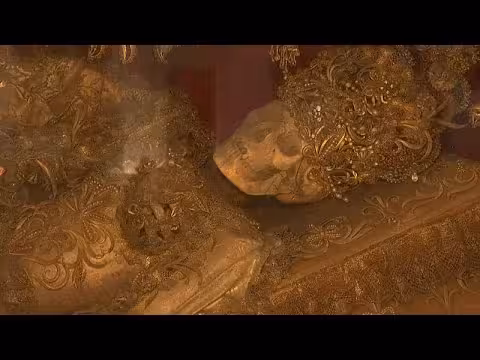 هياكل عظمية مرصعة بالجواهر في دير ألماني