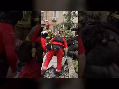 زيلينسكي يدعو حلف الناتو إلى تعزيز الدفاعات الجوية