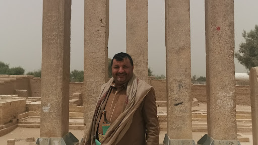 غلاف محمد الحاوري